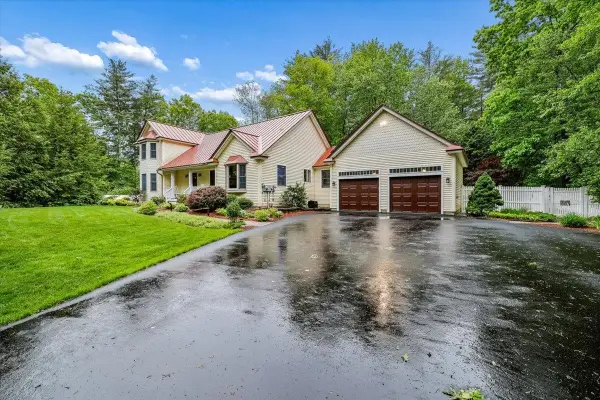 6 Acacia Street, Merrimack, NH 03054