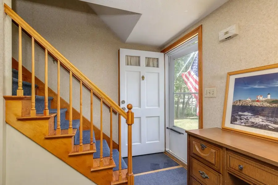 3 Madison Avenue, Pelham, NH 03076 - #3