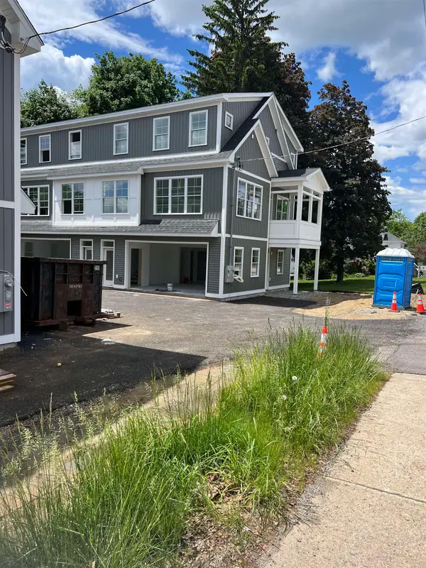796 Central Avenue #Unit A FRONT, Dover, NH 03820