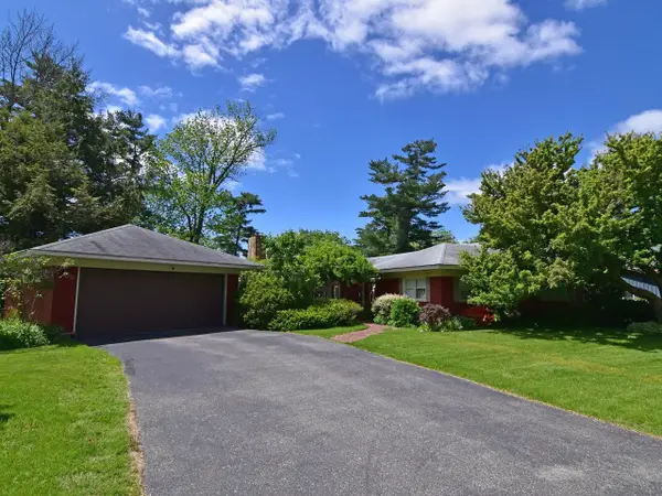 33 Summit Ridge, Burlington, VT 05401