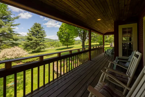 193 Chester Arthur Road, Hartford, VT 05059