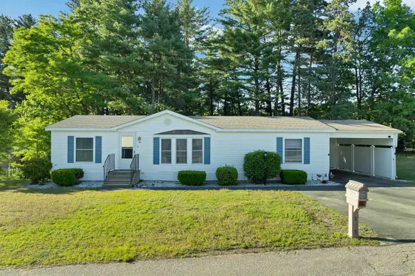 17 Xenia Street, Nashua, NH 03062