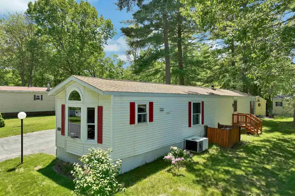 8 N. Cranberry Lane, Rochester, NH 03867