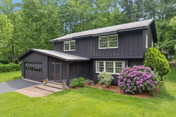 11 Parkhurst Drive, Hudson, NH 03051