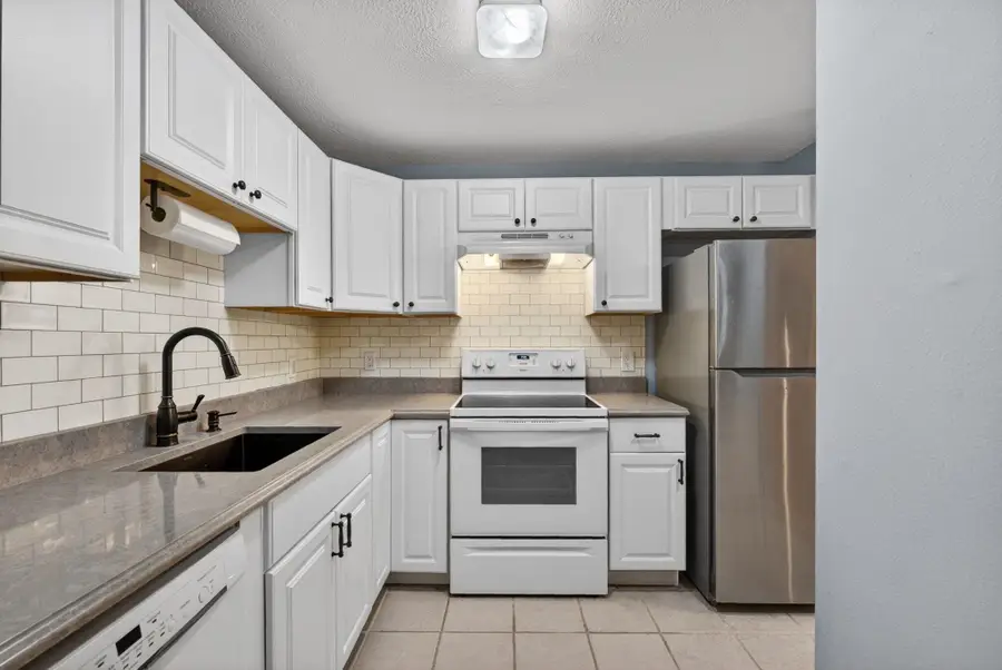 12 Timberwood Drive #302, Goffstown, NH 03045 - #3