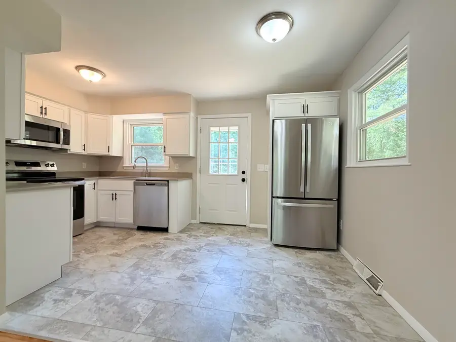 37 Bluff Street, Salem, NH 03079 - #3