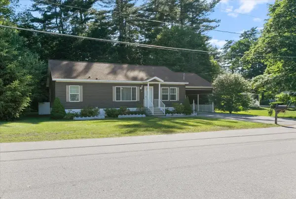 25 Ridgefield Drive, Nashua, NH 03062