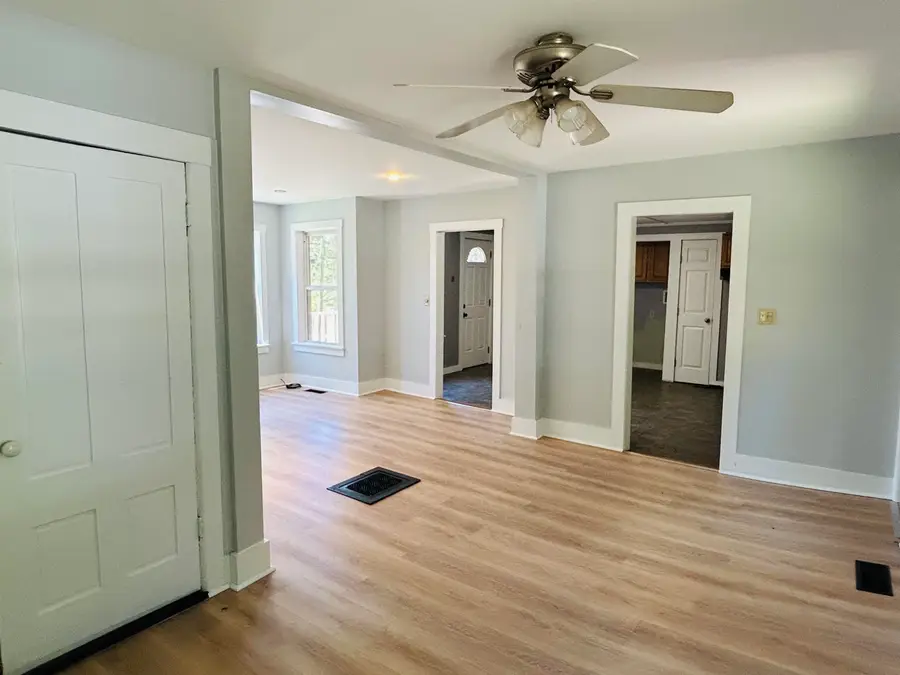 65 Mechanic Street, Winchester, NH 03470 - #3
