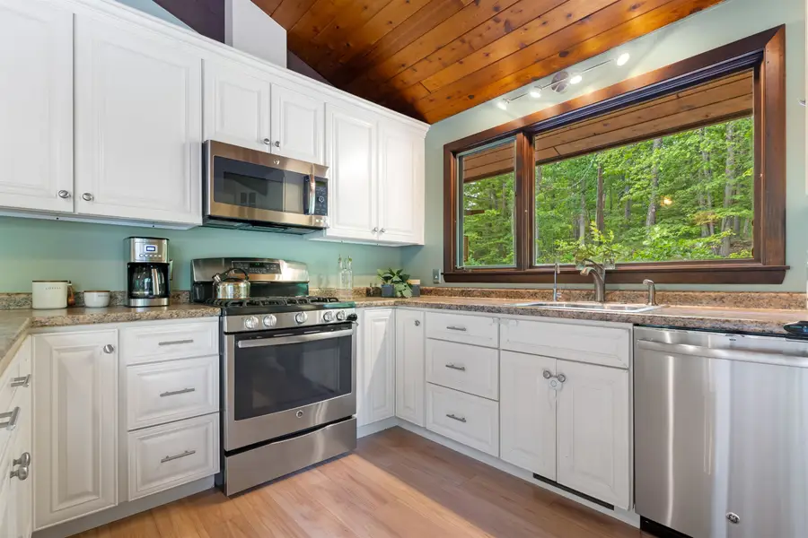 38 Pinecrest Drive, Bedford, NH 03110 - #2