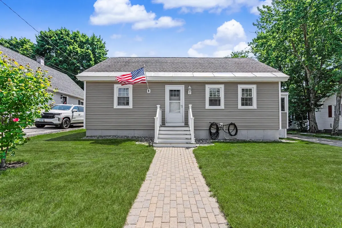 213 Bourne Street, Manchester, NH 03013 - #1