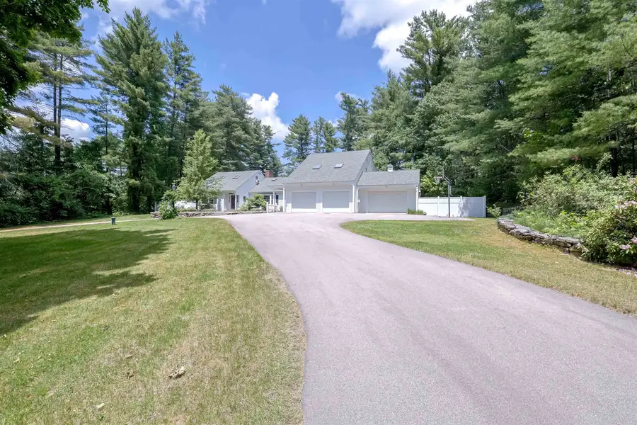 15 Pinewood Drive, Amherst, NH 03031 - #3