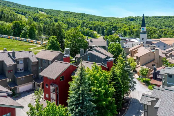 9 Mountain Reach Mews Road, Stratton, VT 05155