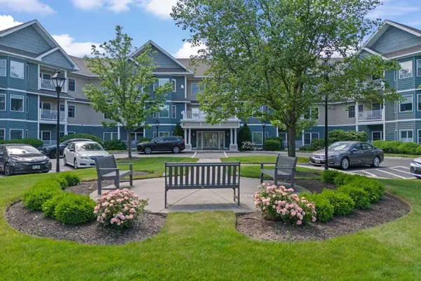 65 Hawthorne Drive #106, Bedford, NH 03110