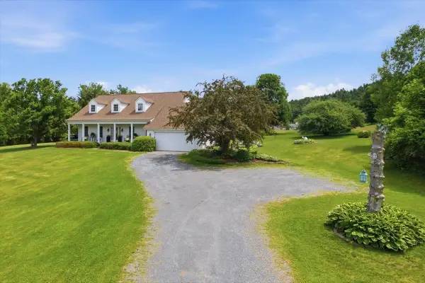 3287 Route 7, Pownal, VT 05261