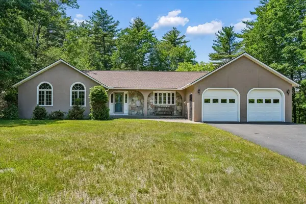 58 Joanne Drive, Hooksett, NH 03106
