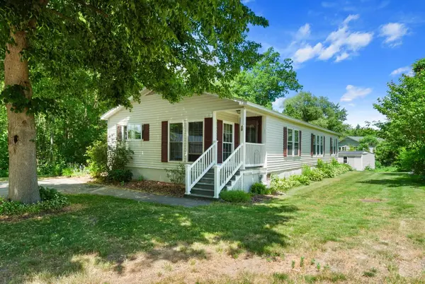 10 Aberdeen Drive, Stratham, NH 03885