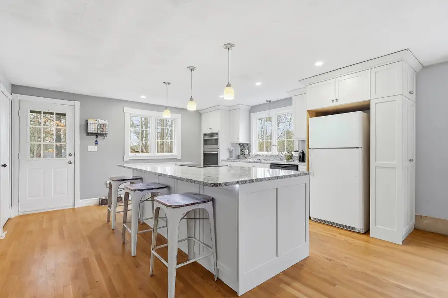 773 Mammoth Road, Pelham, NH 03076 - #3