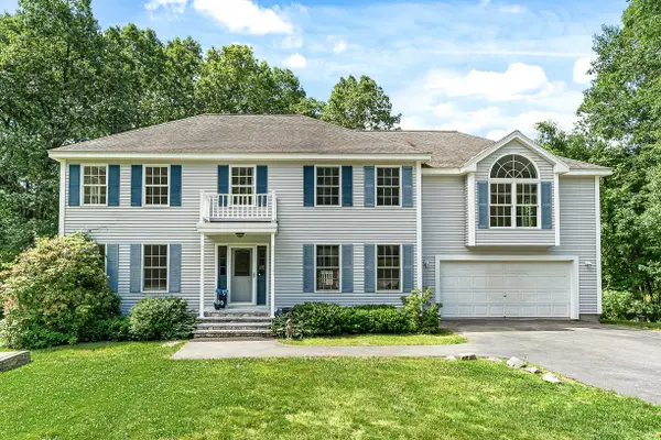 105 Wyndridge Circle, Pelham, NH 03076