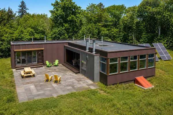 691 Black Bear Road, Jamaica, VT 05343