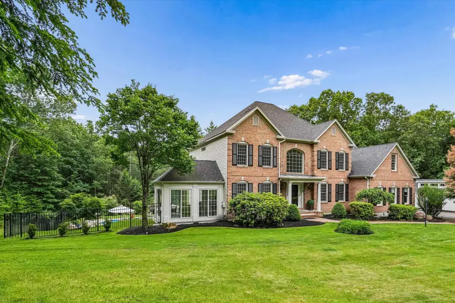 15 Strafford Lane, Bedford, NH 03110 - #2