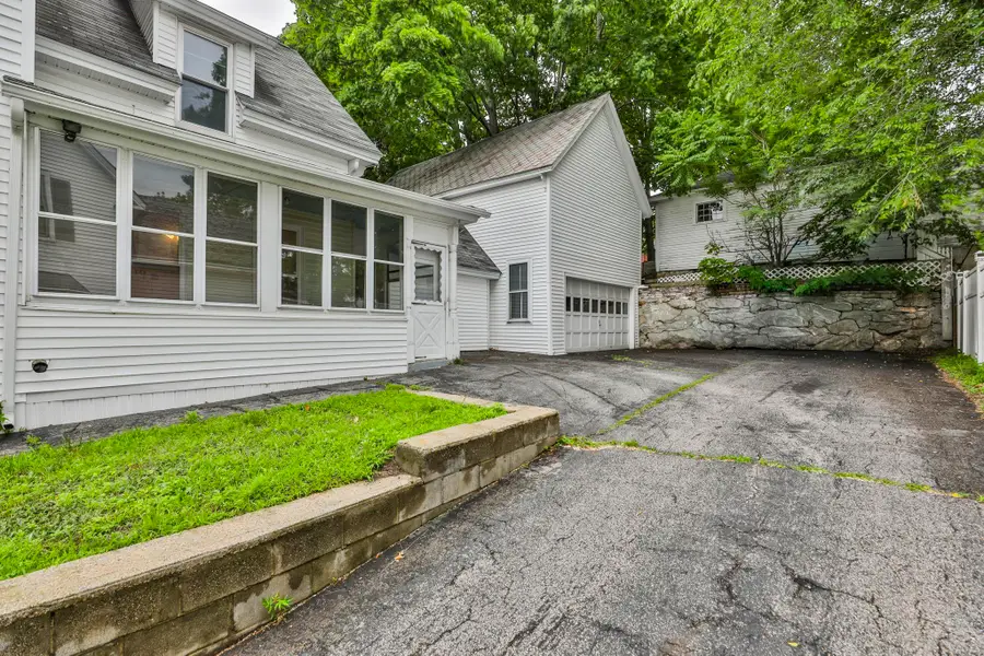 516 Lake Avenue, Manchester, NH 03103 - #3