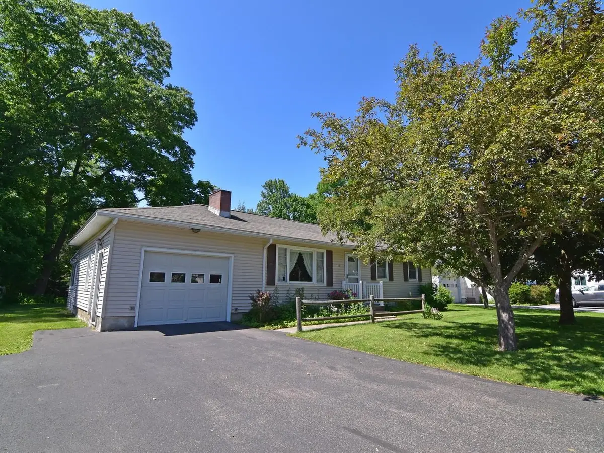 2 Murray Road, Essex Junction, VT 05452 - #1