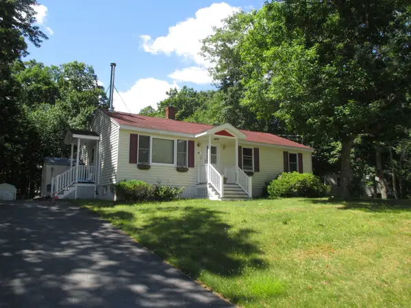 32 Pinewood Drive, Somersworth, NH 03878