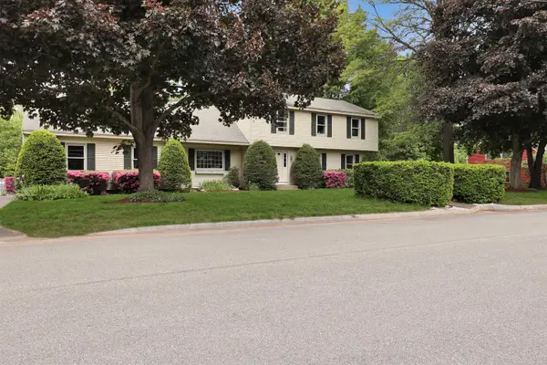 2 Queensway Circle, Nashua, NH 03062