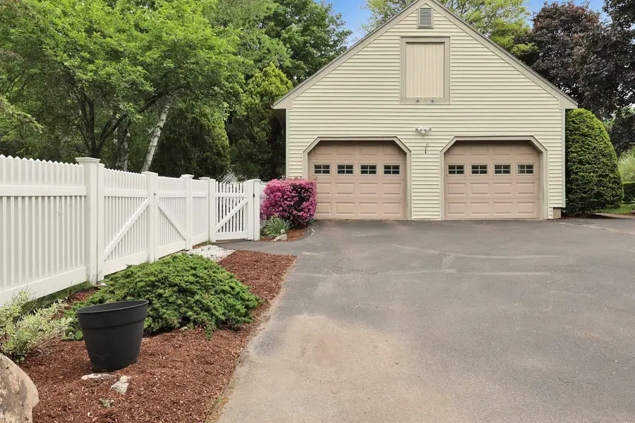2 Queensway Circle, Nashua, NH 03062 - #2