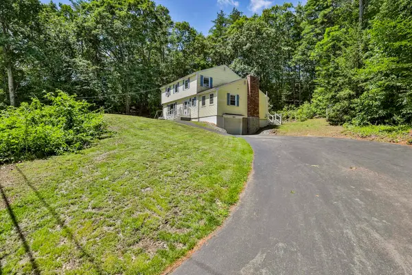 15 Castle Hill Road, Pelham, NH 03076