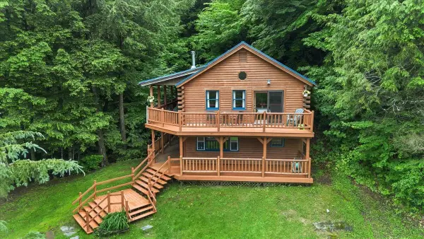 46 Log Cabin Drive, Cambridge, VT 05465