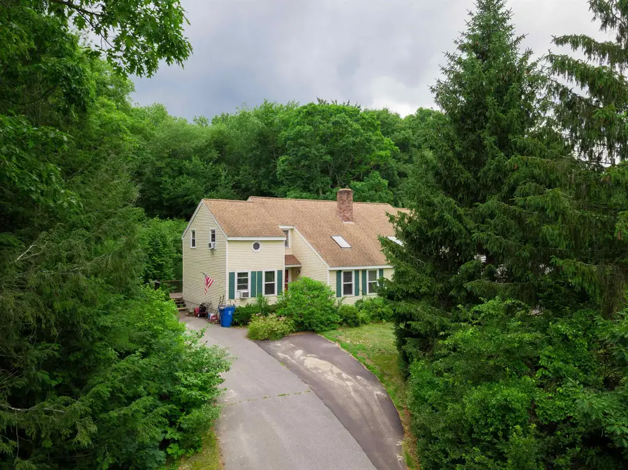 1-A Karen Lane, Londonderry, NH 03053 - #2