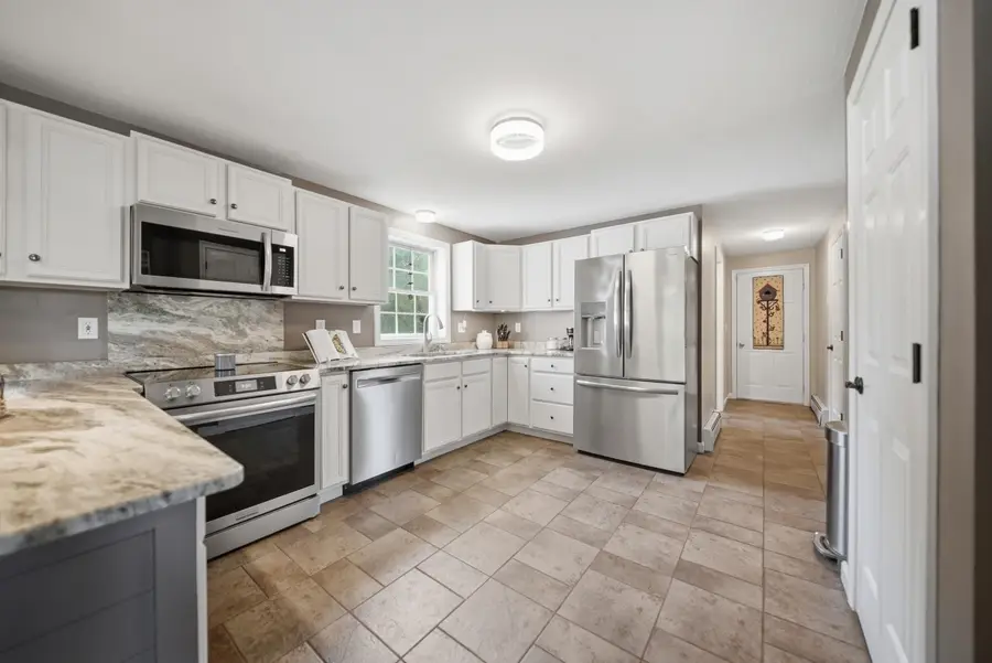 14 Brittany Circle, Pembroke, NH 03275 - #3