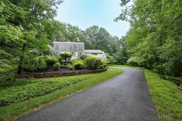 20 Wheaton Drive, Pelham, NH 03076