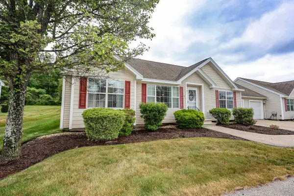 8 Cedar Street, Hooksett, NH 03106