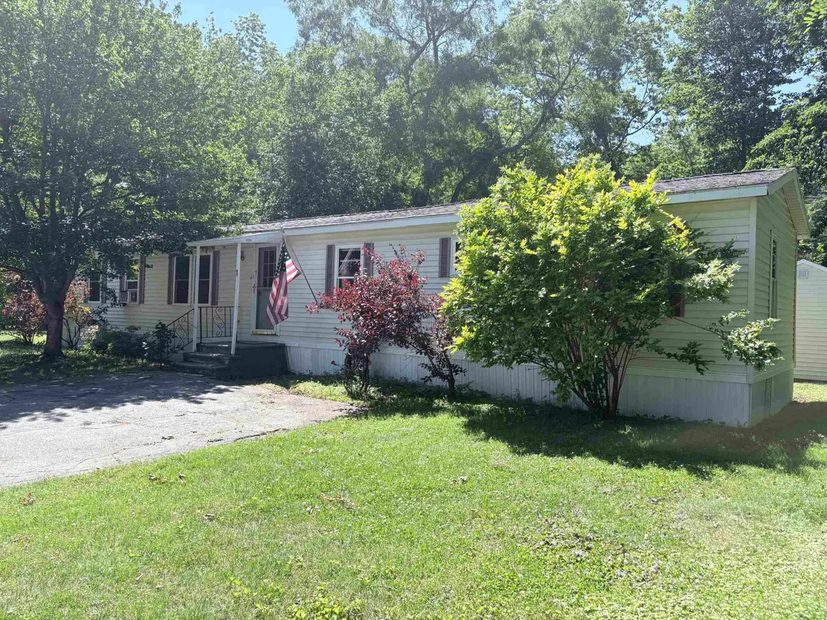 1 Oak Court, Seabrook, NH 03874 - #1