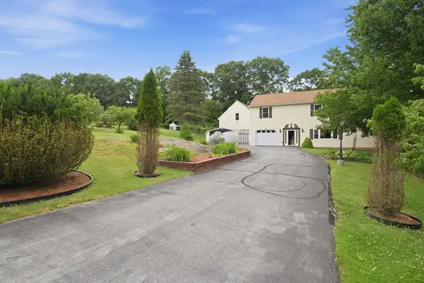 5 Johns Drive, Hooksett, NH 03106