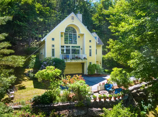 28 Chase Street, Sunapee, NH 03782