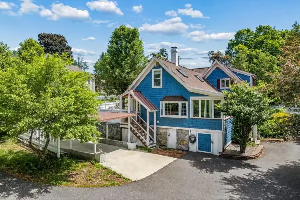 564 River Road, Manchester, NH 03104