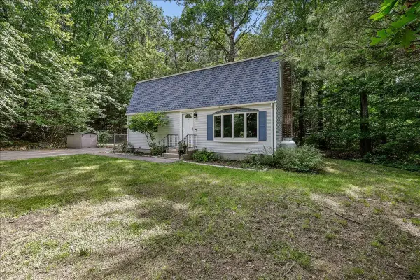 11 Hartson Circle, Hudson, NH 03051
