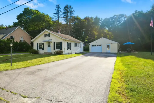31 Hillside Avenue, Derry, NH 03038