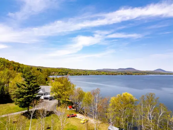 57 Farrants Point, Newport City, VT 05855