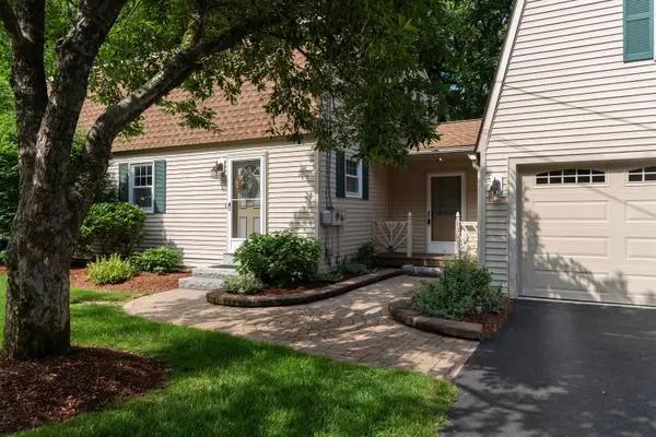 130 Lindstrom Lane, Manchester, NH 03104