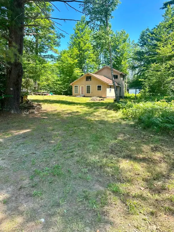 8 Brookside Lane, Newbury, VT 05051