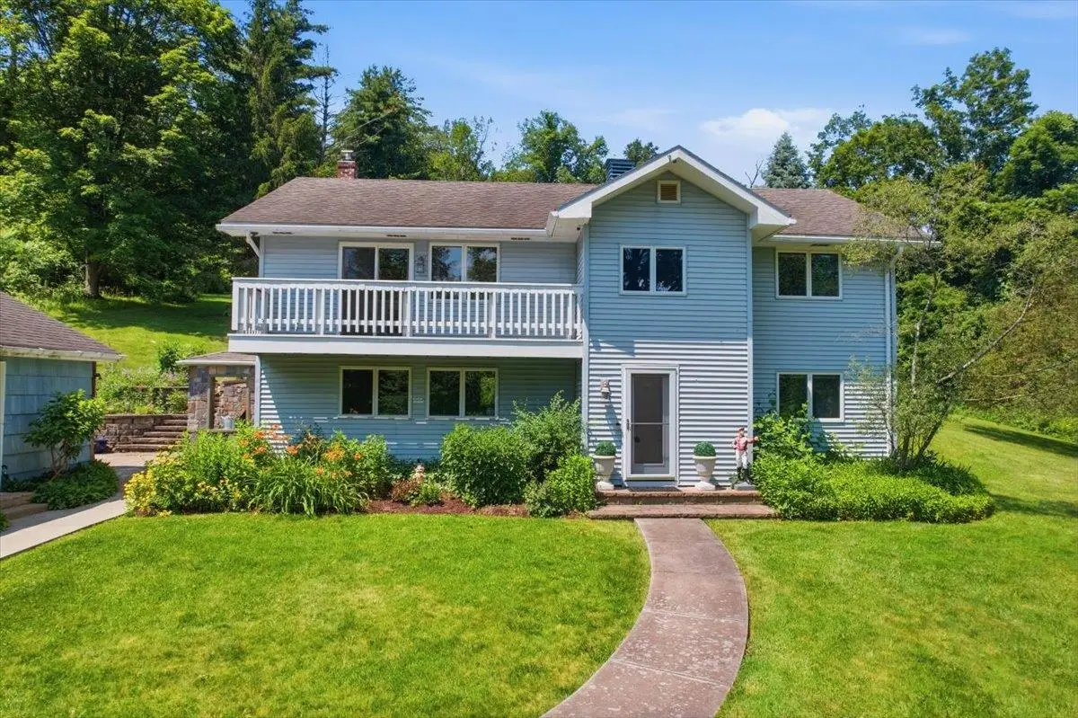 811 Middle Pownal Road, Bennington, VT 05201 - #1