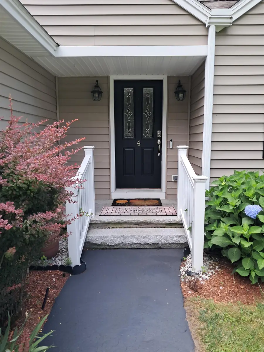 4 Sterling Way, Hudson, NH 03051 - #2