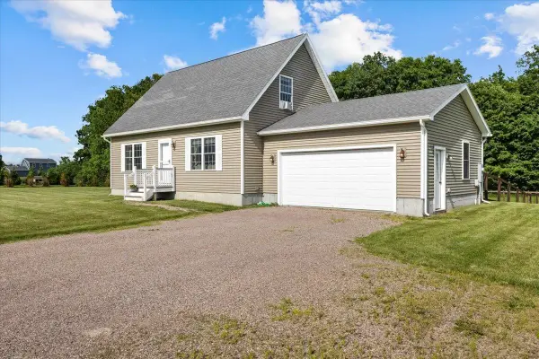 92 Reynolds Road, Grand Isle, VT 05458