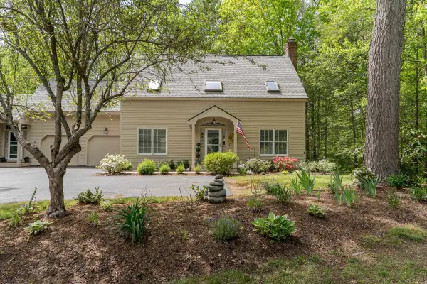 59 Stratham Green Road, Stratham, NH 03885