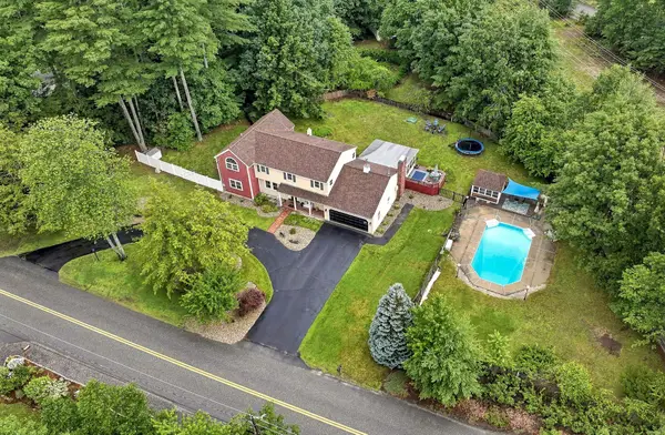 11 Wendover Way, Bedford, NH 03110