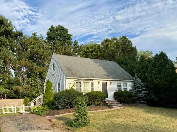 10 Ruth Lane, Hampton, NH 03842